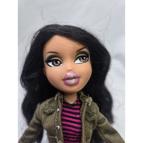 Bratz Jade 10th Anniversary Fashion Doll - Picture 3 of 14
